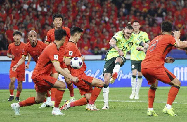 王勤伯：远看国足，就像一群没吃饱饭的人